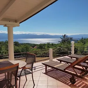 With Sea View Ferienhaus
